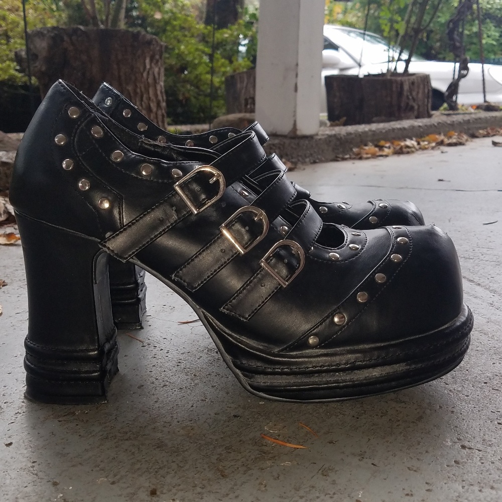 GRUNGE CHUNKY GOTH HEELS